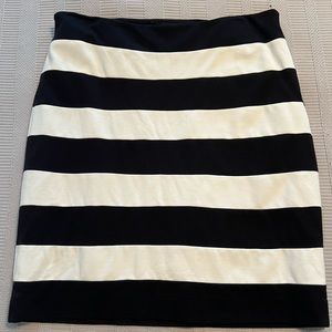 White House Black Market size 6 high waist skirt